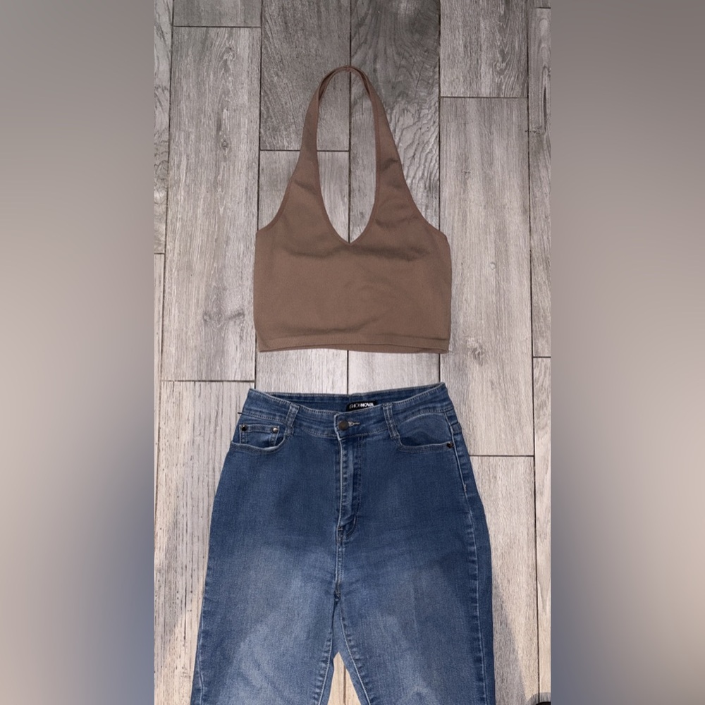 Bozzolo Tan V-Neck Crop Top